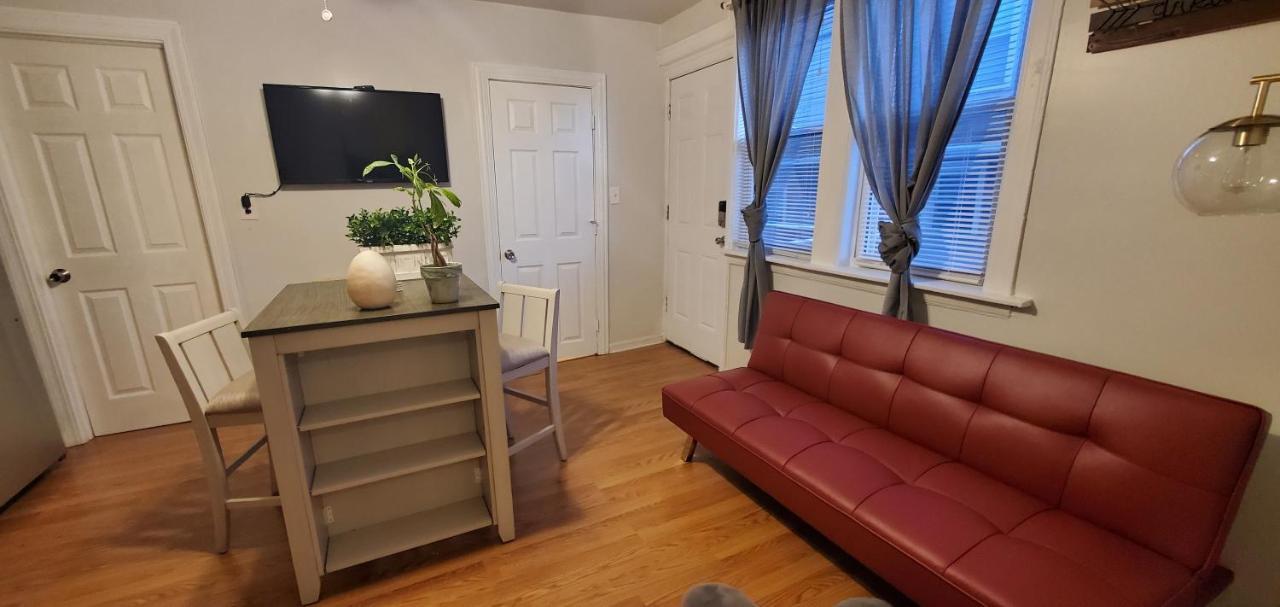 Cozy 1 Bedroom, 1 Min From Irving Park Blue Line, Free Parking Чикаго Экстерьер фото