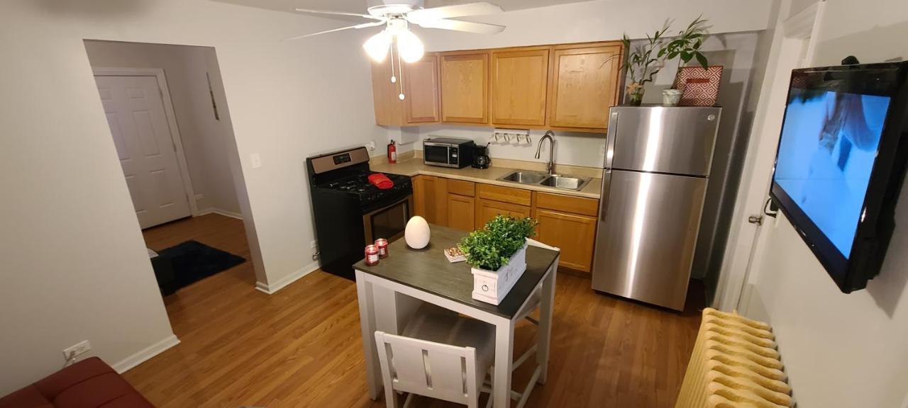 Cozy 1 Bedroom, 1 Min From Irving Park Blue Line, Free Parking Чикаго Экстерьер фото