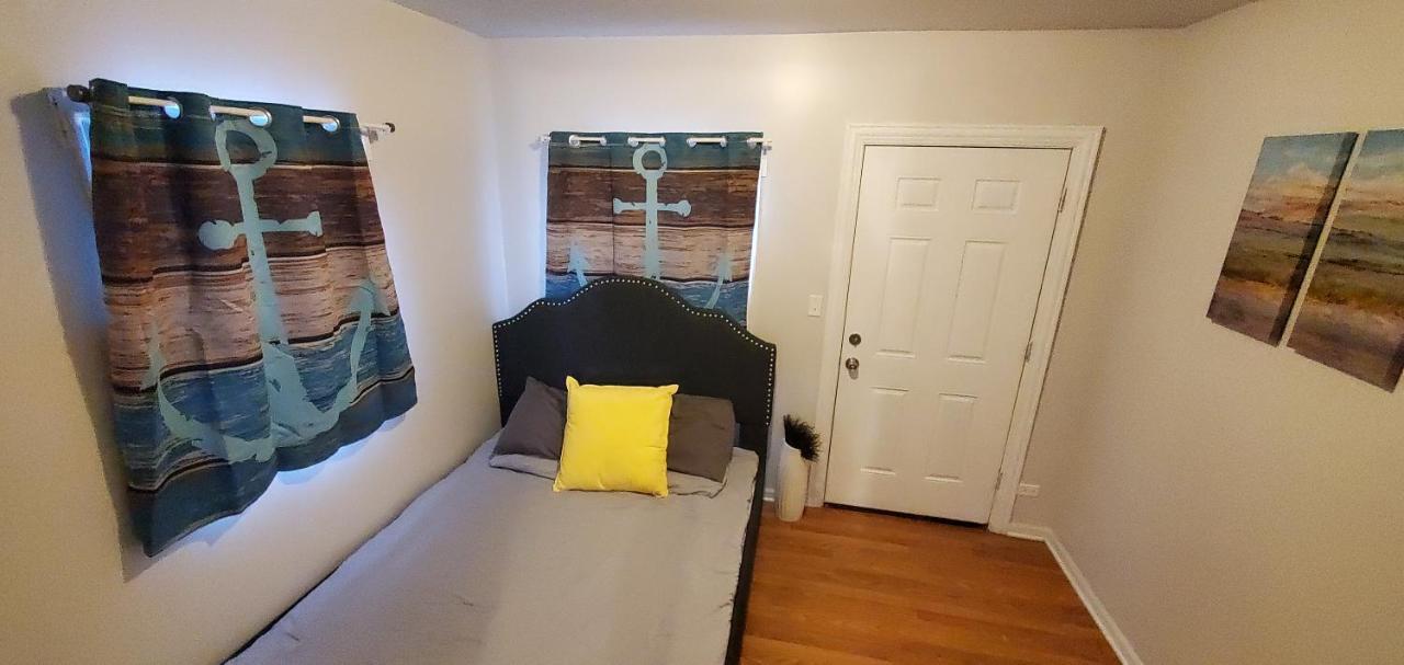 Cozy 1 Bedroom, 1 Min From Irving Park Blue Line, Free Parking Чикаго Экстерьер фото